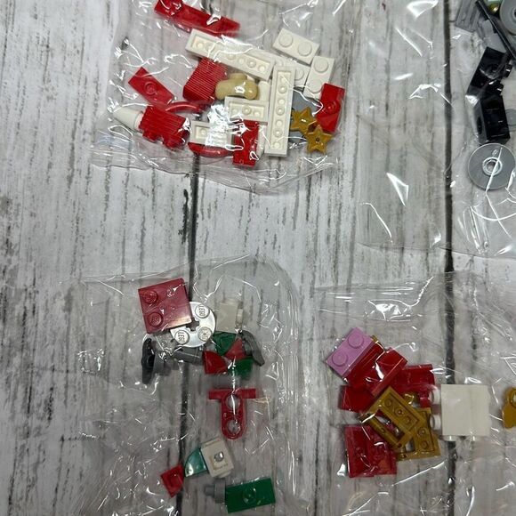LEGO Friends 41706 24 Mini Builds from 2022 Advent Holiday Calendar - Picture 7 of 9